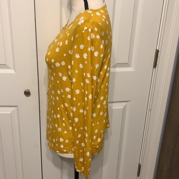Liz Claiborne Petite Long Sleeve Top - Picture 3 of 7